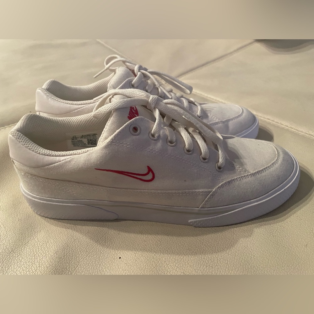 Nike tennis sneakers